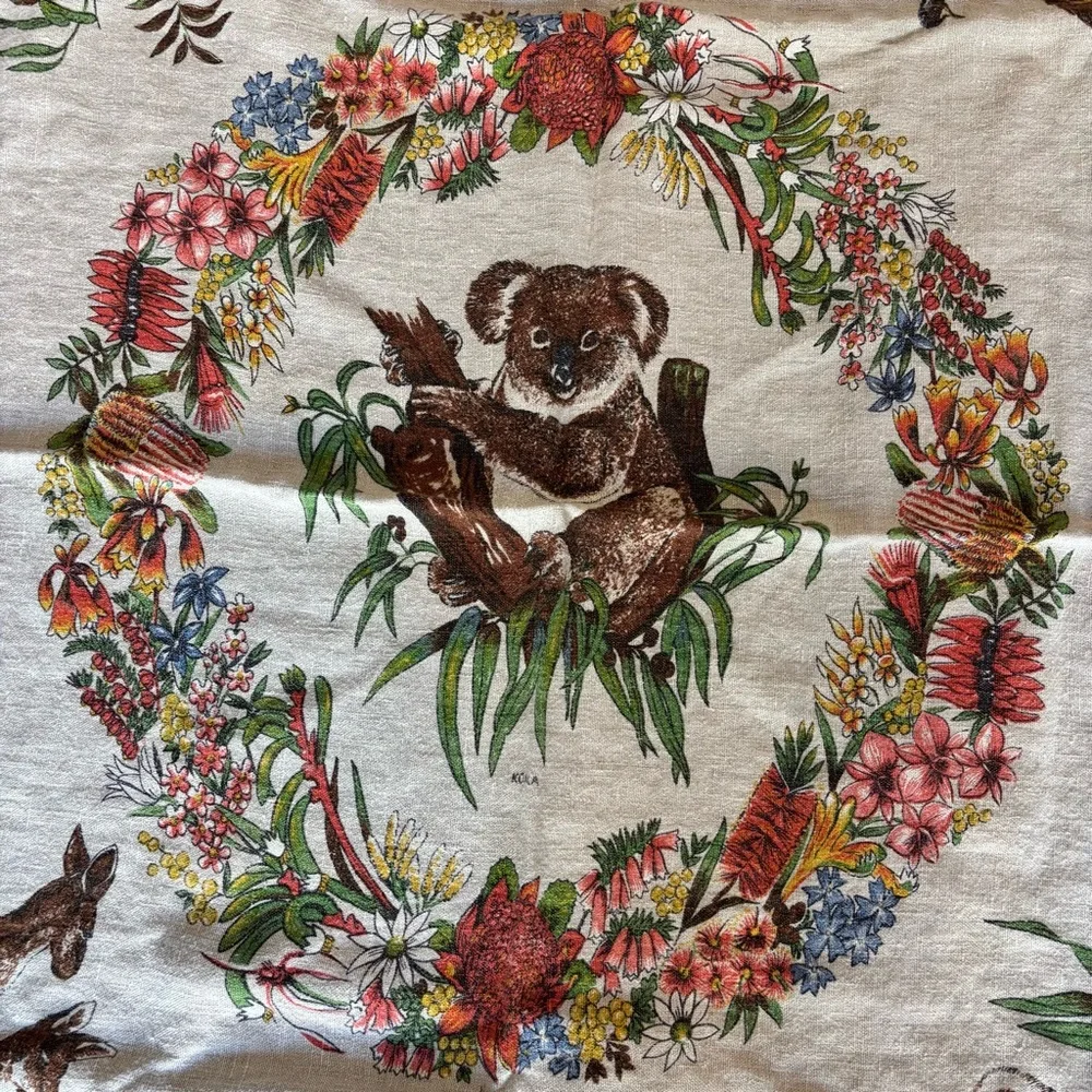 VTG Wildlife of Australia Animal Floral Print Linen Tapestry
